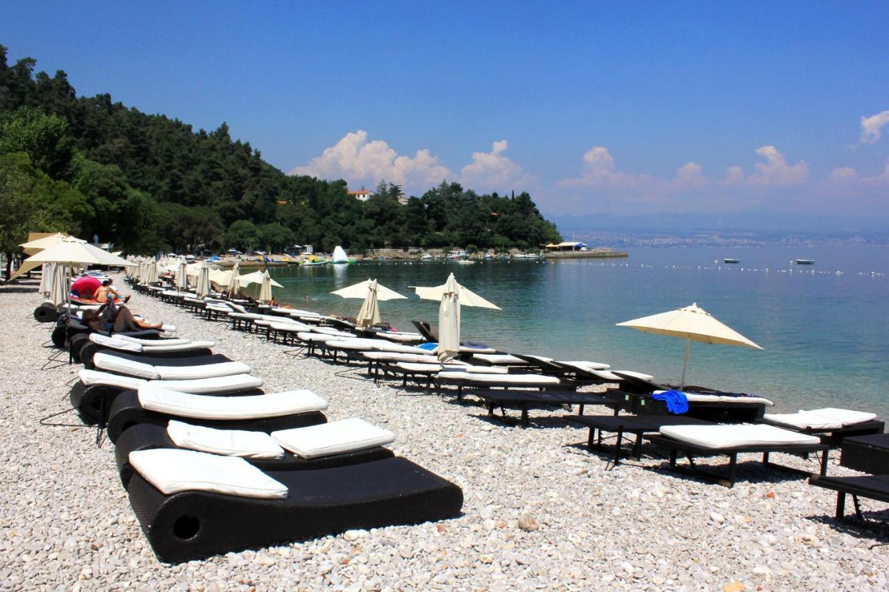 Apartments And Rooms By The Sea Medveja, Opatija - 2305 Lovran Ngoại thất bức ảnh