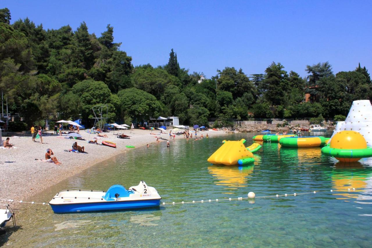 Apartments And Rooms By The Sea Medveja, Opatija - 2305 Lovran Ngoại thất bức ảnh