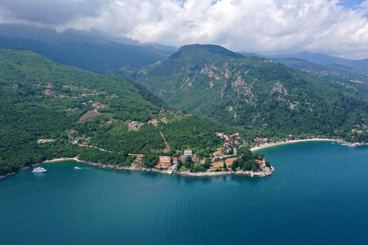 Apartments And Rooms By The Sea Medveja, Opatija - 2305 Lovran Ngoại thất bức ảnh