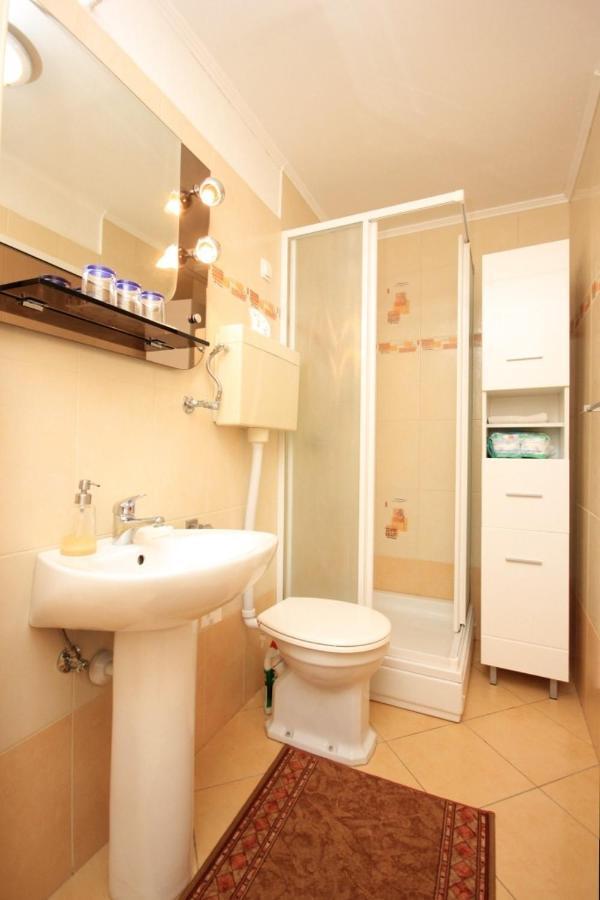 Apartments And Rooms By The Sea Medveja, Opatija - 2305 Lovran Ngoại thất bức ảnh