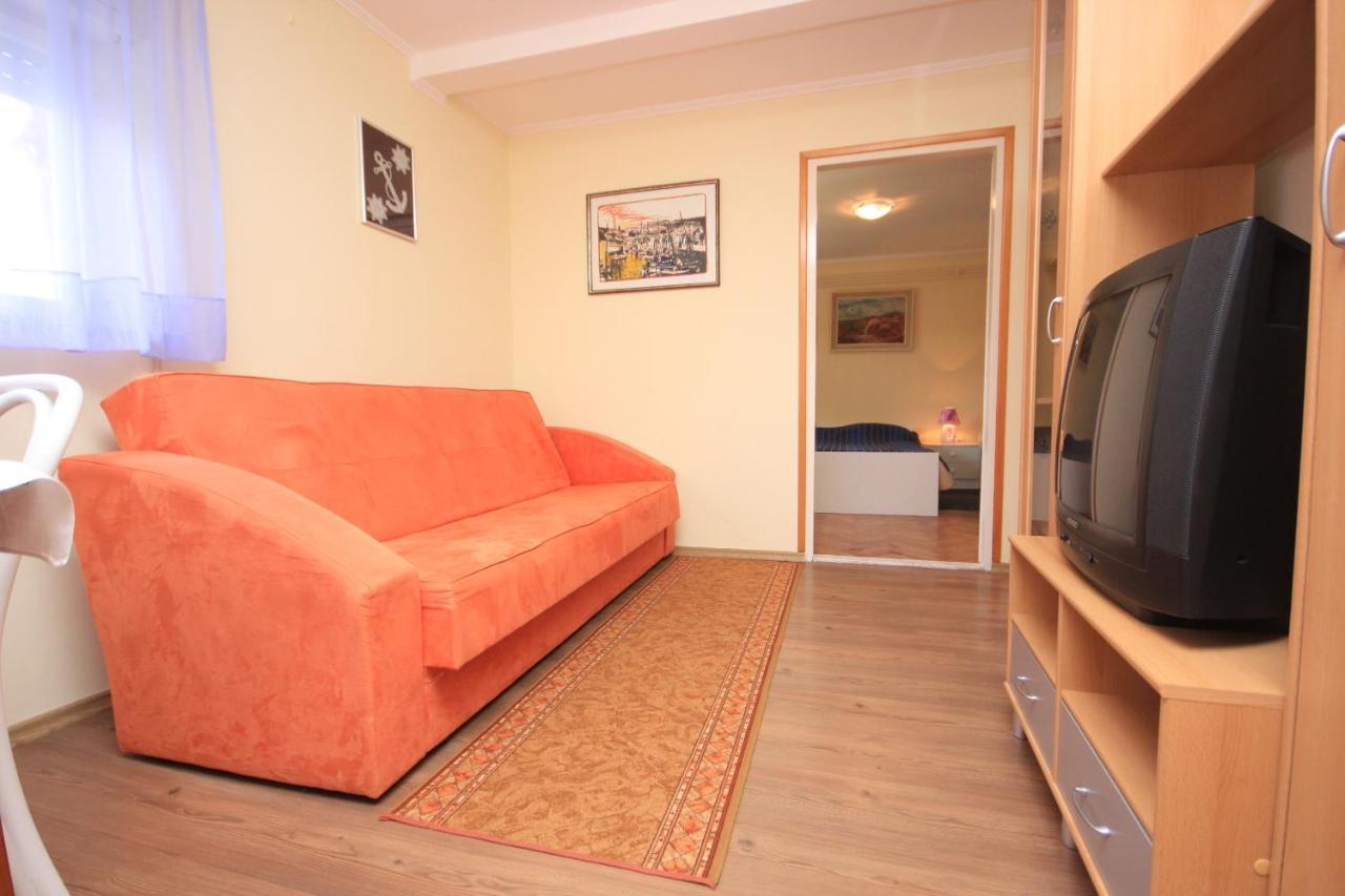 Apartments And Rooms By The Sea Medveja, Opatija - 2305 Lovran Ngoại thất bức ảnh