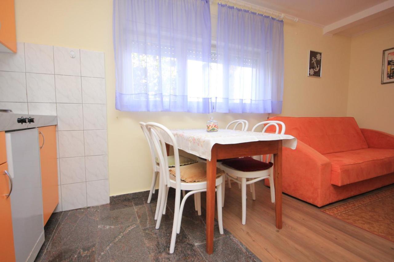 Apartments And Rooms By The Sea Medveja, Opatija - 2305 Lovran Ngoại thất bức ảnh